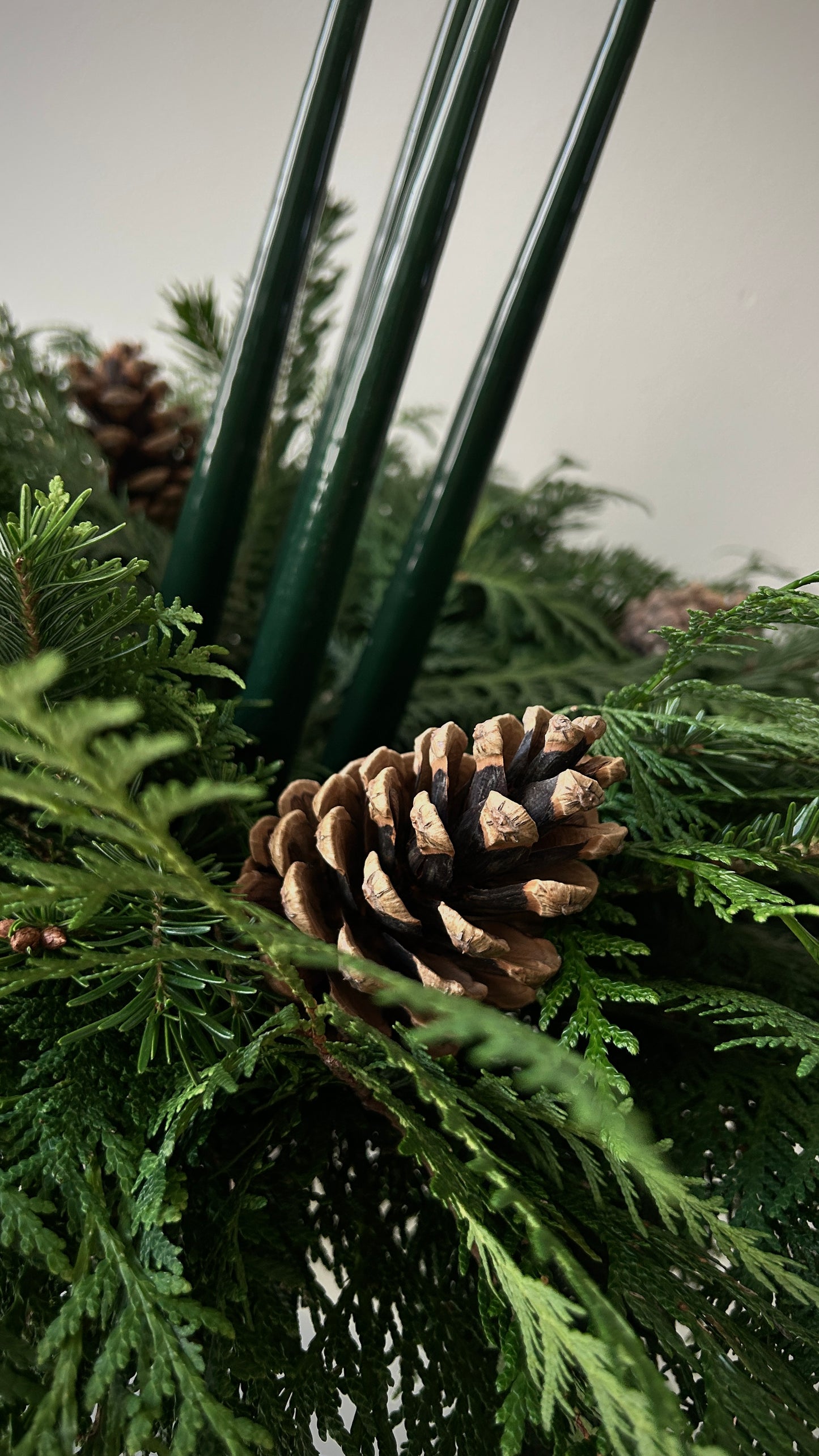 Advent Wreath in Vase Silver Accent